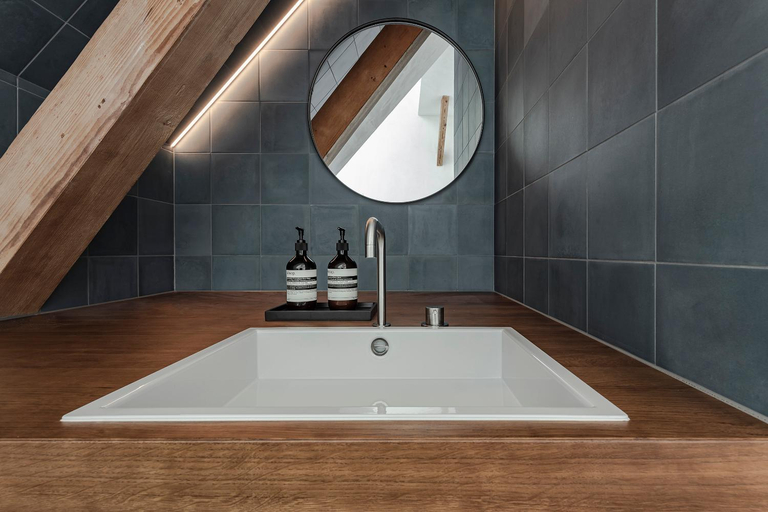 Bathroom 16