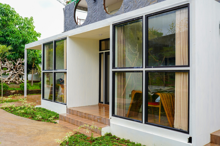 Exterior 1