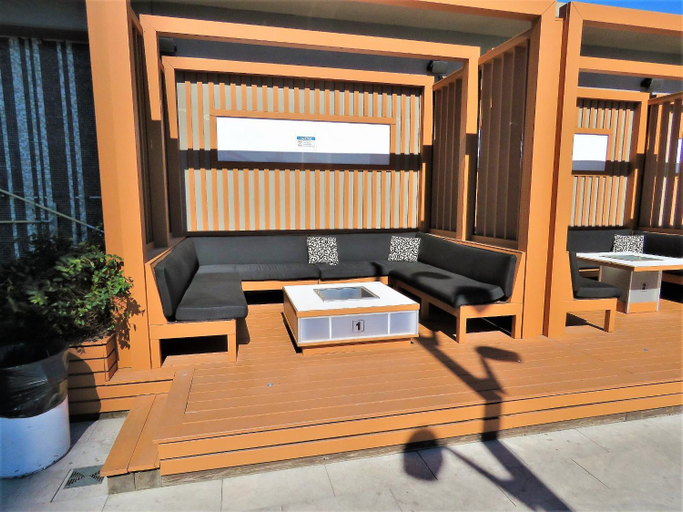 Others 5, Upscale Suite at CN Tower, Metro Convention & Rogers Centre, Toronto