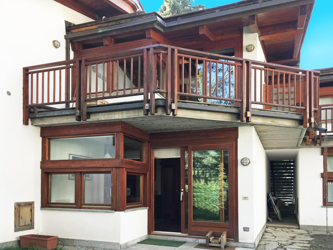 Exterior 11