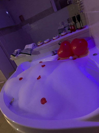 Bathroom 3, V&M Suite con Jacuzzi , Brindisi