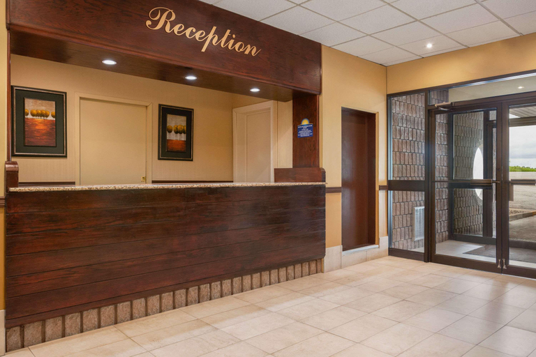 Public Area 2, Days Inn & Conference Centre by Wyndham Renfrew, Renfrew