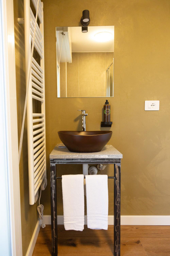 Bathroom 12