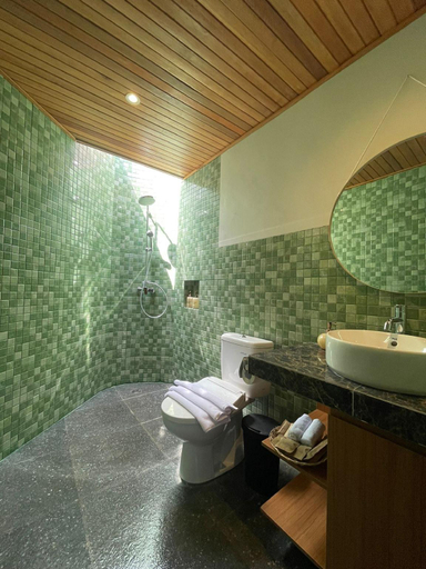 Bathroom 14