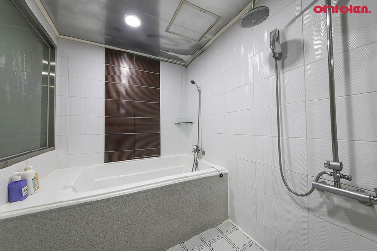 Bathroom, XO Motel, Jeonju