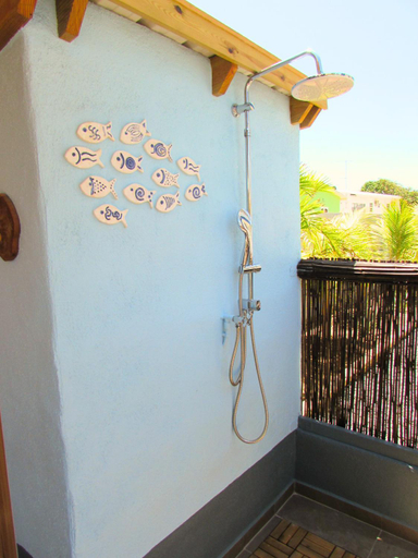 Shower 2, Tiki Blou - Mini resort centraal gelegen tussen Mambo Beach & Jan Thiel