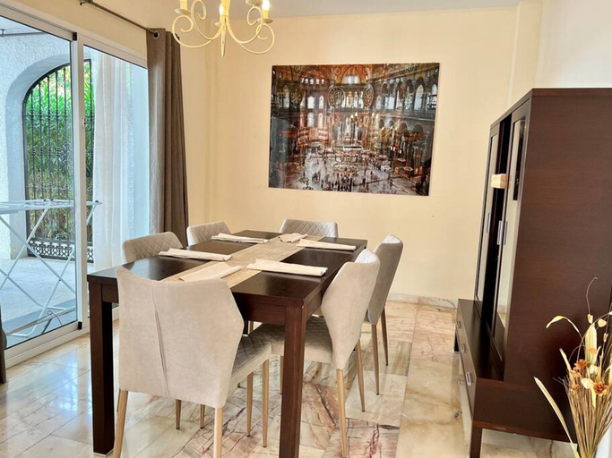 Room 4, Beautiful Villa With Pool Scenic Views Sleeps 8, Málaga