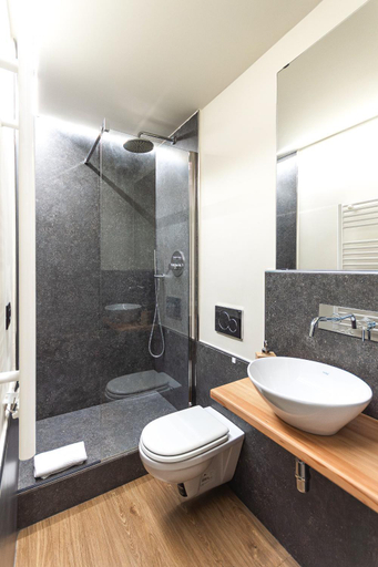 Bathroom 4
