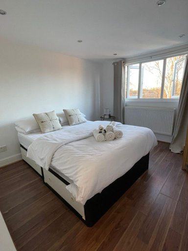 2, Park View Homestay, London