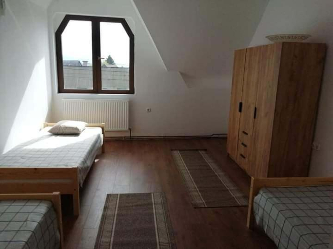 Others 4, Egyszeru es nagyszeru Hostel, Gheorgheni