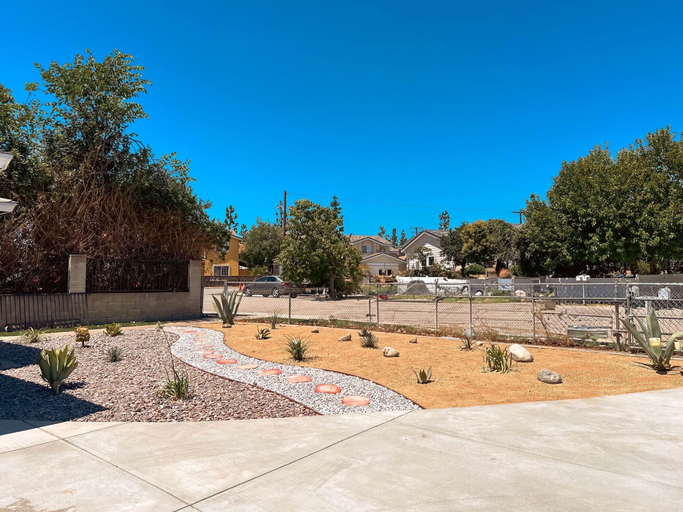Room 4, Modern Retreat With Spacious Yard Cozy Interiors, San Bernardino