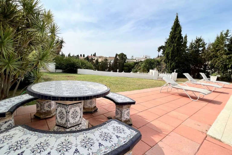 Room 5, Beautiful Villa With Pool Scenic Views Sleeps 8, Málaga