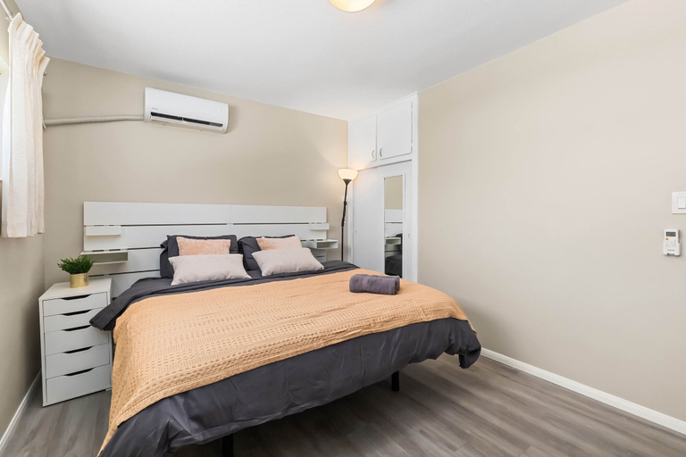 Room 5, Modern Retreat With Spacious Yard Cozy Interiors, San Bernardino