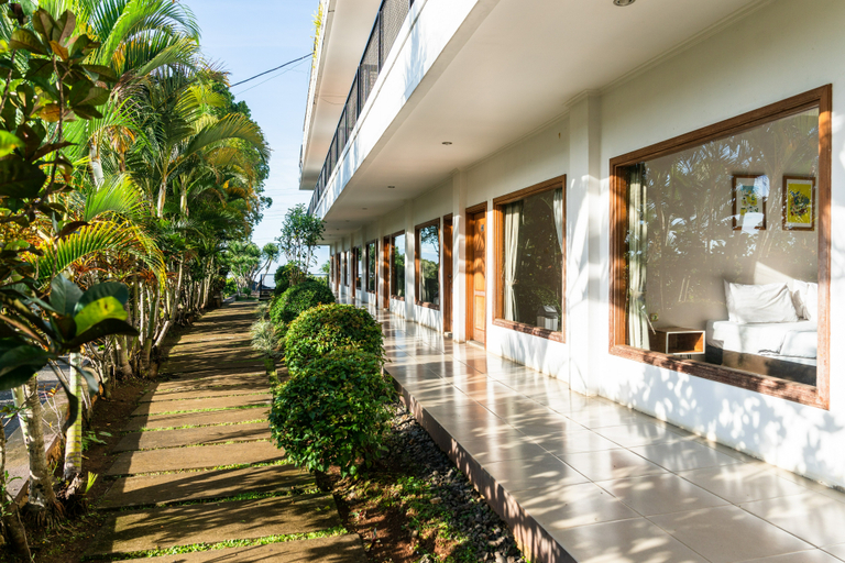 Exterior 14