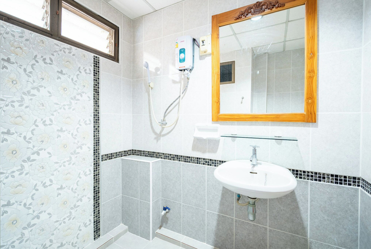 Bathroom 4