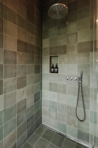 Bathroom 9