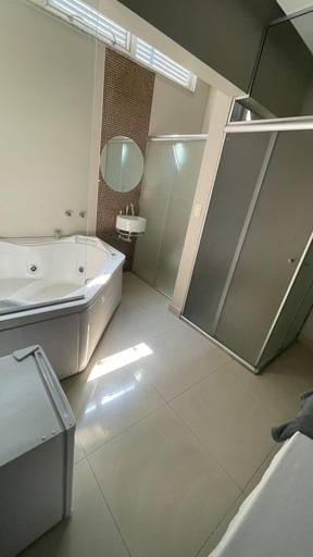 Bathroom 7