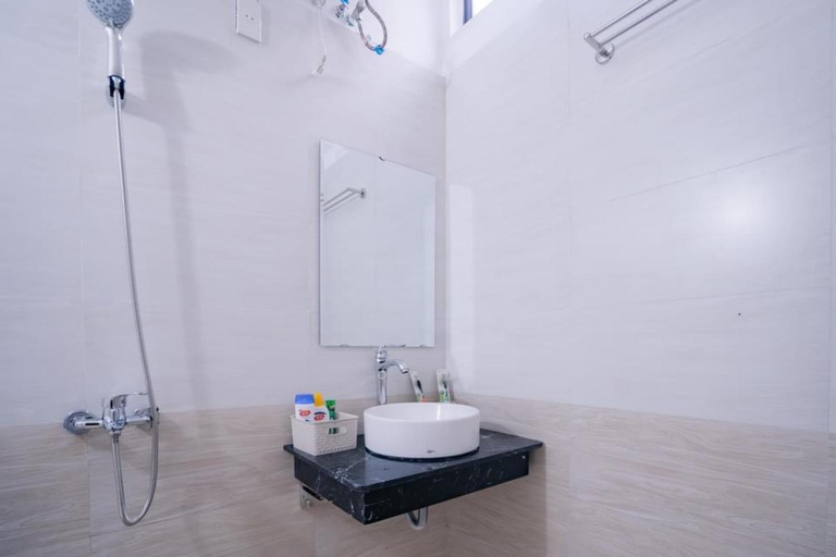 Bathroom 2, MOJA HOUSE l Homestay Hue, Huế