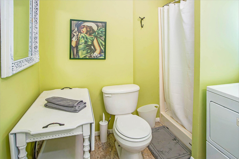 Bathroom, Lake Level Cabin in Oroville, Okanogan