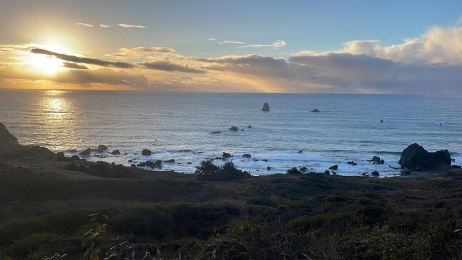 Room 4, Oceanview Cabin 25 w Jacuzzi Plesant Views, Del Norte