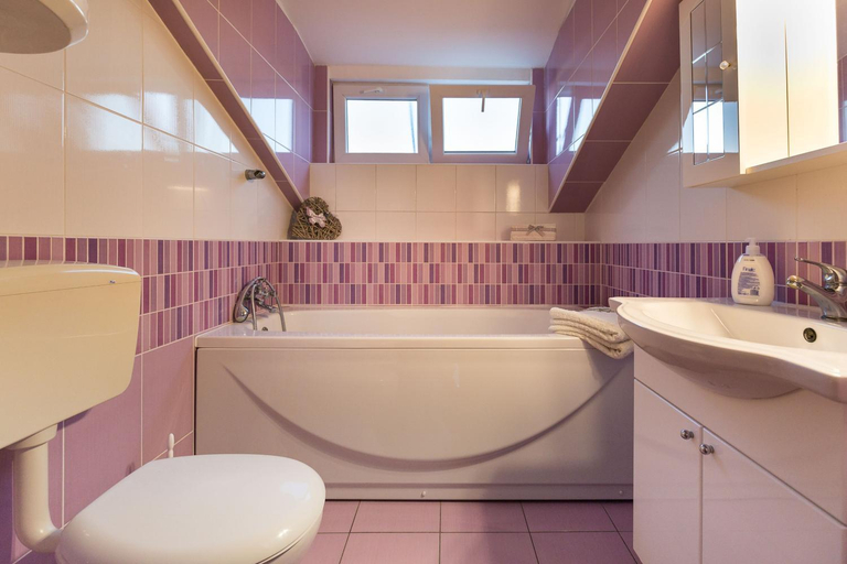 Others 5, Apartmani Maksan, Pakoštane