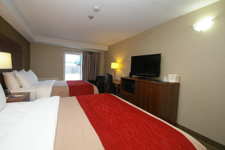 Bedroom 1, Comfort Inn, Muskoka