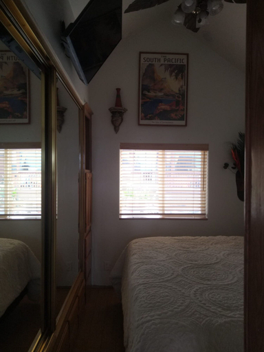 Bedroom 2, Ocean Front Cabin 11 w Jacuzzi Superb Views, Del Norte
