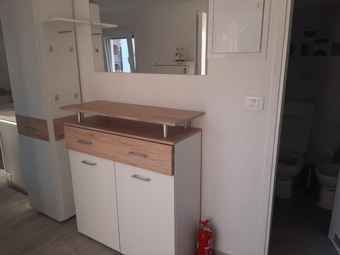 Public Area, H&F apartmani, Vir