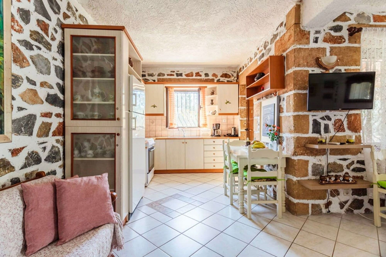 Room 3, Mani s Garden Paradise - Elia Secluded Retreat, Peloponnese
