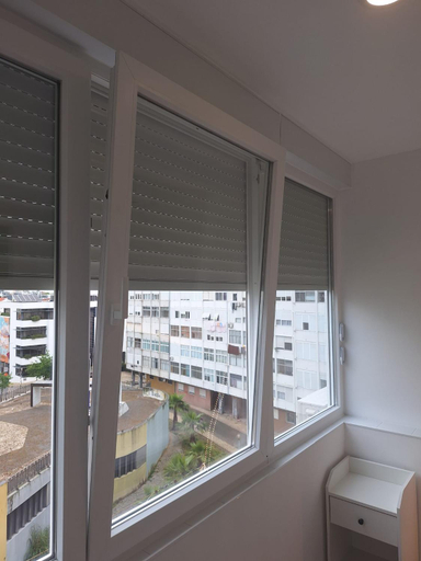 Others 5, Lisbon South Bay Rooms 2, Almada