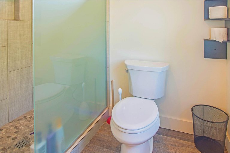 Bathroom 3, Lake Level Chalet in Oroville, Okanogan