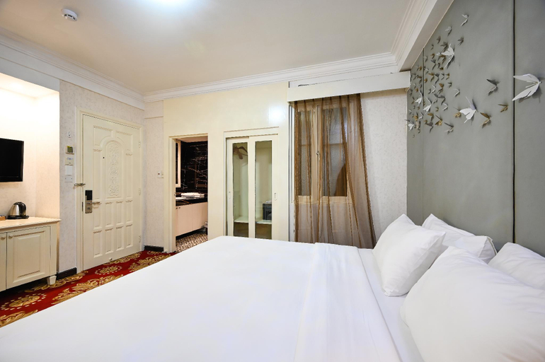 Bedroom 12