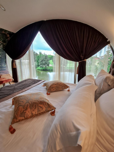 Bedroom, AKIS namelis medyje- Dinosaur Park, Klaipėdos
