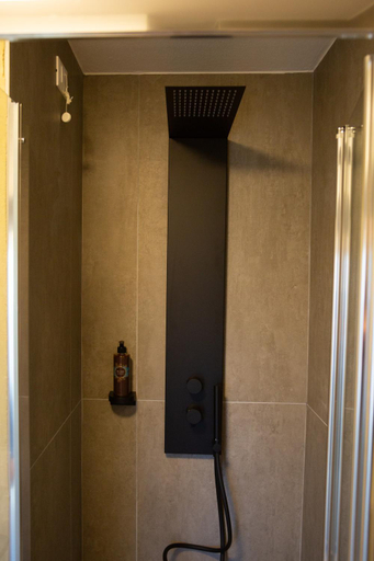 Bathroom 7
