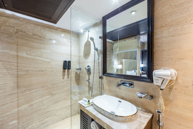 Bathroom 27
