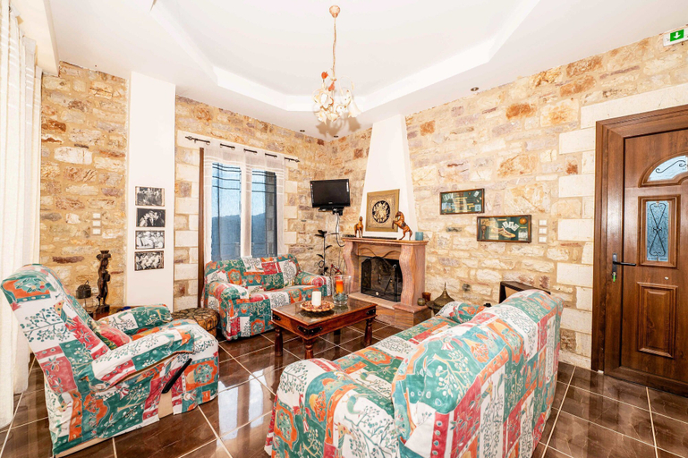 Room 2, Mountain Oasis - Pool Playground Near Neda Falls, Peloponnese