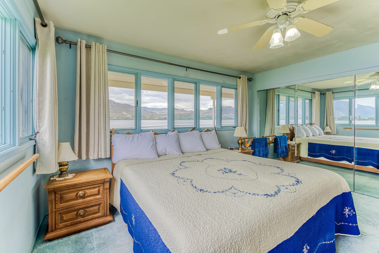 Bedroom 3, Linger Longer Lakeside Cottage, Okanogan