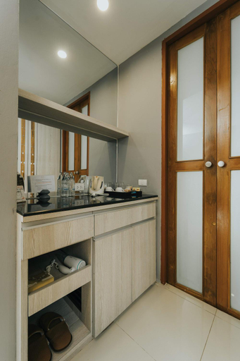 Dining Room 8