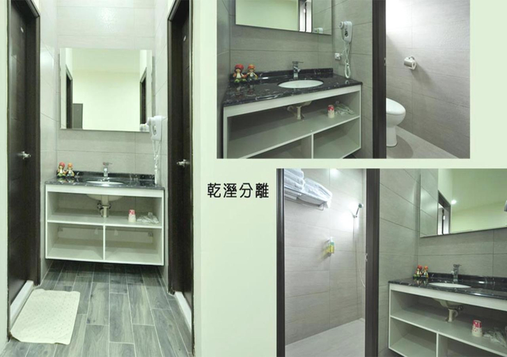 Bathroom 1, Happy Guesthouse, Pingtung