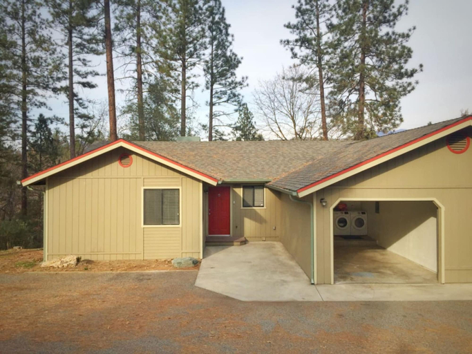 Exterior 3, Prime Location Yosemite Expedition by Casa Oso, Madera