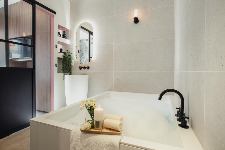 Bathroom 3, Home Sweet Home, Gironde