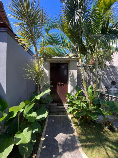 Exterior 23
