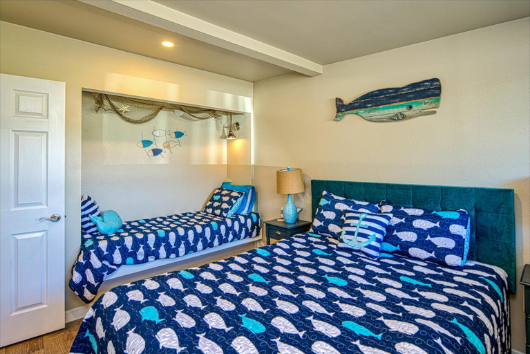 Bedroom 5, Clam Jam Condo in Ocean Shores, Grays Harbor