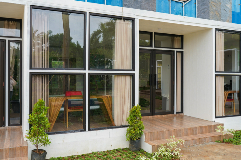 Exterior 5