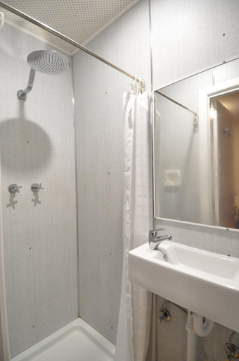 Bathroom, Selwyn Star Motel, Snowy River