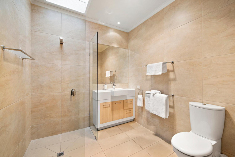 Bathroom 3, Captain's At The Bay Hotel, Colac-Otway - South