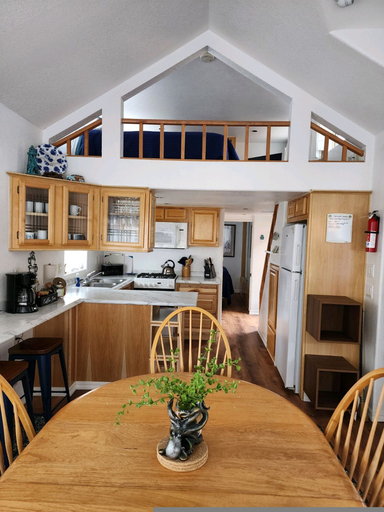 Room 3, Oceanview Cabin 27 w Jacuzzi Enjoyable Views, Del Norte