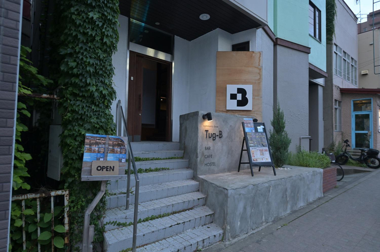 Others 3, Tug-B Bar & Hostel, Otaru