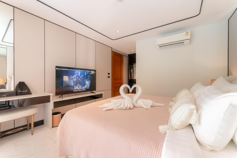 Bedroom 12