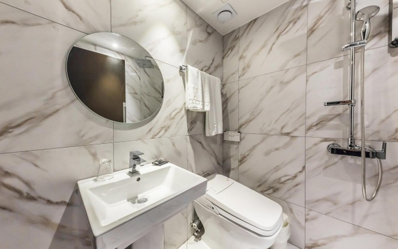 Bathroom 13